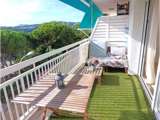 Pis  Calle joan maragall. Piso reformado con terraza en zona tranquila de sant pol de mar.