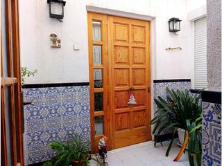 Casa  Calle sant pere. Espaciosa casa de pueblo en el centro de calella, con gran garaj