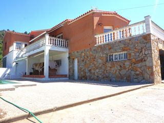 Casa  Calle romero torres. Espectacular finca a 4 vientos con 10.000 m de terreno agrícola,
