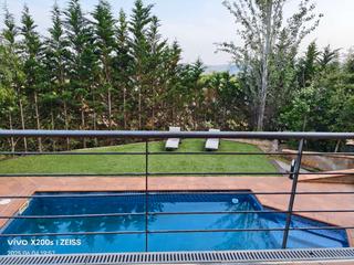 Maison  Via manuel de falla. Vive en la elegancia: casa con vistas a barcelona en font pineda