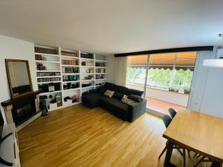 Casa adossada  Carrer esperanto. Espacio y estilo: tu nuevo hogar en molins de rei