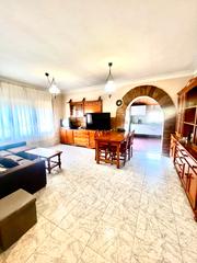 Xalet  Carrer cervelló. Descubre esta espectacular vivienda independiente en corbera baj