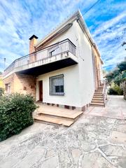 Xalet  Carrer de rafamans. Descubre esta espectacular vivienda independiente en corbera baj