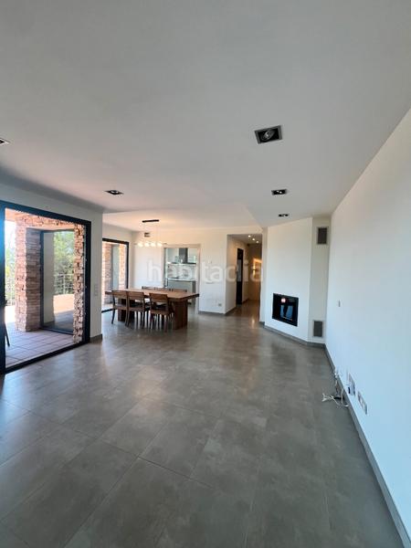 Foto 0df29ef6-3430-494c-a95b-2b2682534f33. Xalet amb xemeneia calefacció aparcament piscina a Pallejà