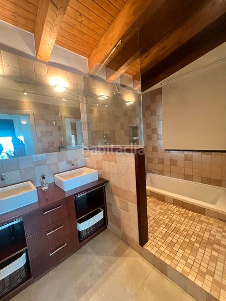 Foto 11662957-a17a-43b6-8f41-3464035c862c. Xalet amb xemeneia calefacció aparcament piscina a Pallejà