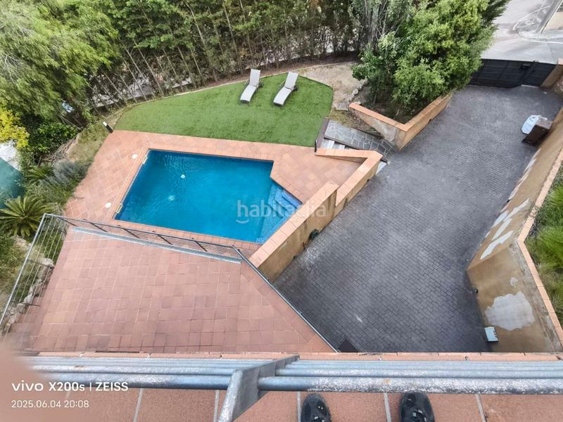 Foto 165106dd-7c94-4ade-b49f-b2e8ddc60060. Xalet amb xemeneia calefacció aparcament piscina a Pallejà