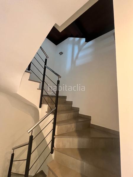 Foto 17ae3994-b836-4d94-bd85-b3f6d7c73ca4. Xalet amb xemeneia calefacció aparcament piscina a Pallejà