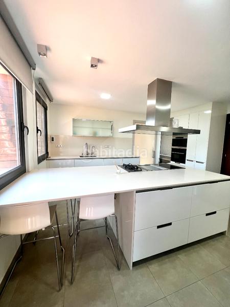 Foto 1c85e3cb-ba3b-4a47-9c0e-73418797ab09. Xalet amb xemeneia calefacció aparcament piscina a Pallejà