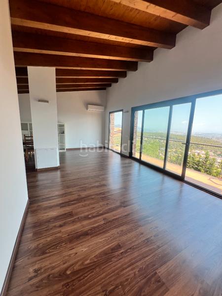 Foto 1f122669-637d-430a-b9c4-0558298eb976. Xalet amb xemeneia calefacció aparcament piscina a Pallejà