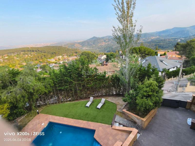 Foto 20529b18-80d6-47a3-a81e-696c1ad5fb1a. Xalet amb xemeneia calefacció aparcament piscina a Pallejà