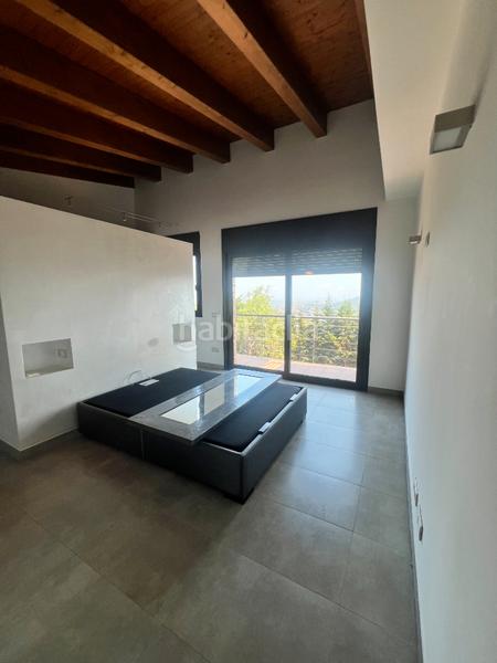 Foto 2cd58524-7fc6-4512-b1eb-4f19c42e9d4d. Xalet amb xemeneia calefacció aparcament piscina a Pallejà