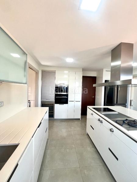 Foto 50059e1c-a01c-41c0-a82c-363f0b1dc61e. Xalet amb xemeneia calefacció aparcament piscina a Pallejà