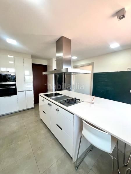 Foto 92faa354-9e7a-405c-a078-24c9835914fa. Xalet amb xemeneia calefacció aparcament piscina a Pallejà