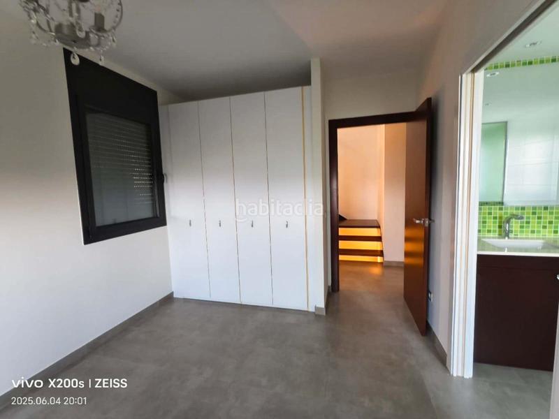 Foto 950447c9-8dd4-41ff-8296-b737c05e0e19. Xalet amb xemeneia calefacció aparcament piscina a Pallejà