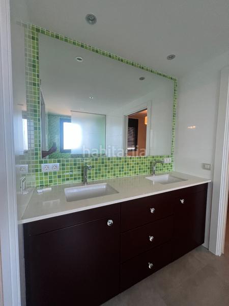 Foto b5bf7327-4c1e-460e-9f0a-63314a3f37b5. Xalet amb xemeneia calefacció aparcament piscina a Pallejà