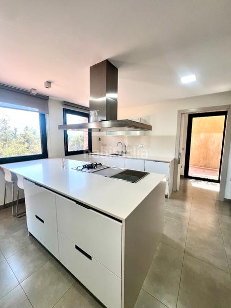 Foto b6805c3e-f98a-4711-aed2-2f6290054ec7. Xalet amb xemeneia calefacció aparcament piscina a Pallejà