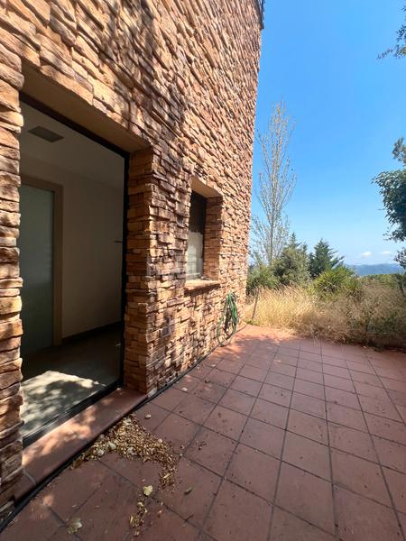 Foto bd68948c-33be-4757-95a1-edfd6d7a1079. Xalet amb xemeneia calefacció aparcament piscina a Pallejà