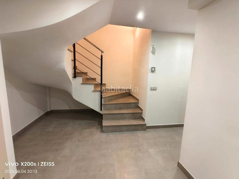 Foto e315de3f-e866-4243-a98b-85d98f2388a6. Xalet amb xemeneia calefacció aparcament piscina a Pallejà