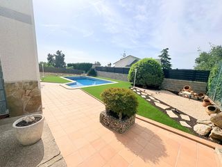 House  Carrer del matagalls. Espectacular refugio en corbera: espacio, sol y vistas 5 habitac