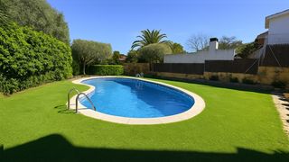 Casa  Via laura. Expectacular ¡¡ magnífica casa con 5 hab, gran jardín y piscina