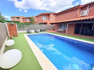 Chalet  N/a. Espectacular oasis en corbera: espacio, lujo y vistas junto al c