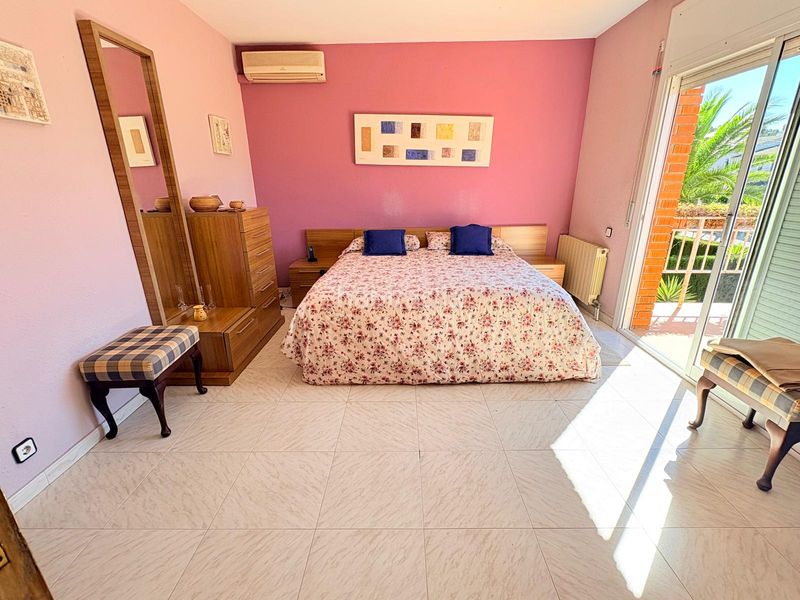 Foto 01a32b48-fb88-4211-9283-1e9d8ffd86cc. Casa amb xemeneia calefacció aparcament piscina a Pallejà