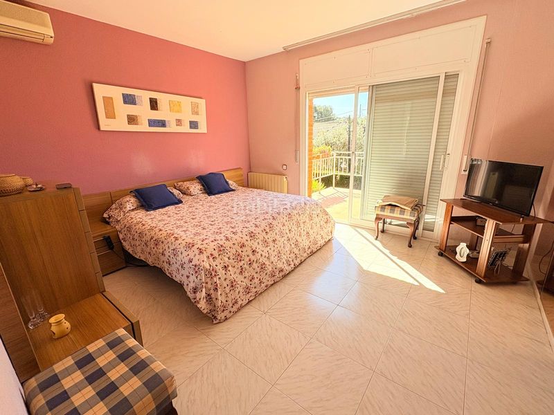 Foto ee188ed7-c214-4d6c-9fa0-d5007c86b73f. Casa amb xemeneia calefacció aparcament piscina a Pallejà