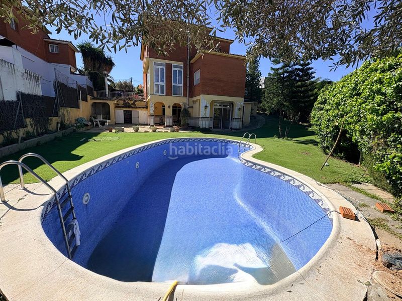 Foto f462da97-a885-4104-af94-e77a4097bbdb. Casa amb xemeneia calefacció aparcament piscina a Pallejà