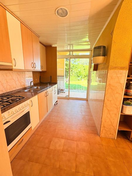 Foto ff4275ce-2537-4bee-9ea3-50b6ca418f77. Casa amb xemeneia calefacció aparcament piscina a Pallejà