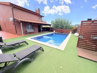 Chalet  Carrer de l'andròmeda. Espectacular oasis en corbera: espacio, lujo y vistas