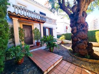 Casa aparellada  Carrer de josep socias i gradol. Fantstico chalet en zona privilegiada