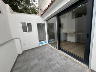 Appartamento in Manresà. Piso reformado a estrenar bajos tipo duplex con patio