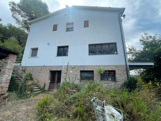 Casa a Sant Feliu de Codines. Espectacular masia con 60 hectareas piscina y hermita