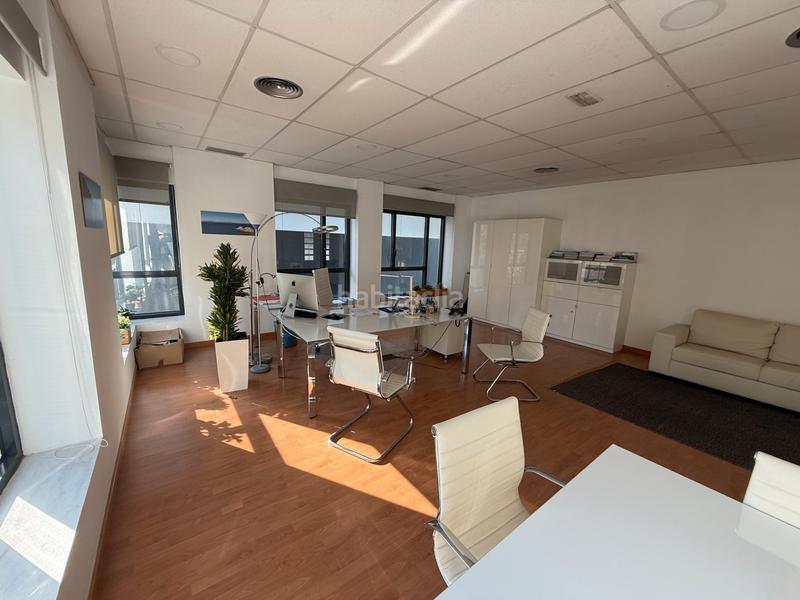 Foto 600adda4-e3c5-4055-b1d0-9631b9c57271. Location bureau dans avinguda de francesc macià 30 dans Sabadell