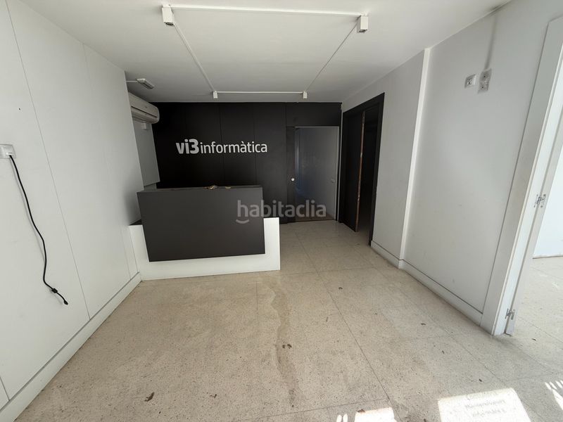Foto bd5b82d5-fe3e-438c-953c-e897bf27c641. Local comercial a Centre Sabadell