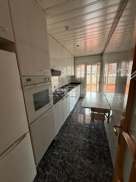 Foto eb1a8b00-5668-41fd-905f-0b21dc900aeb. Pis amb calefacció aparcament a Plaça Catalunya - Escola Industrial Terrassa