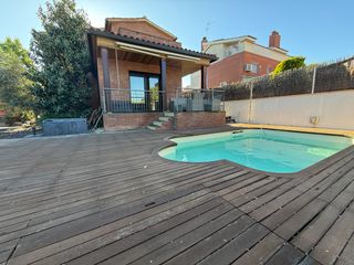 Haus in Parets del Vallès. Espectacular casa con piscina a 4 vientos