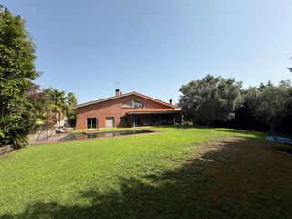 Casa a Centre. Espectacular casa a 4 vientos en sant quirze del valles