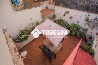Casa pareada en Llefià. Casa en venta en badalona