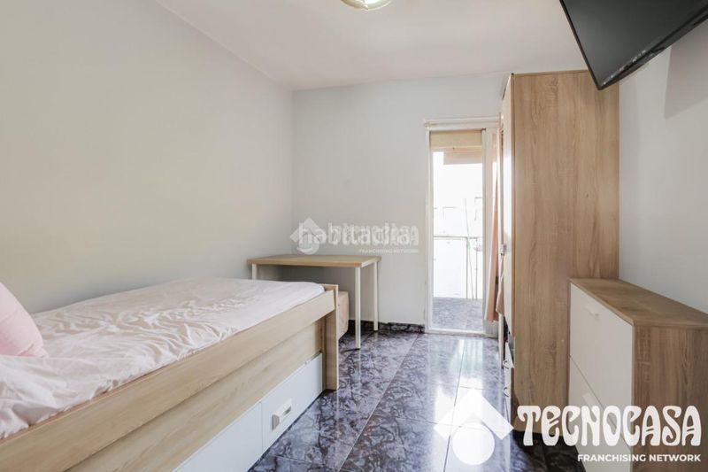 Foto d9cc7067-955a-471b-bc19-b85fd650a112. Pis a Congrés Badalona