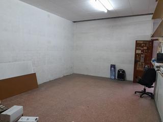 Lloguer Local Comercial a Centre. Amplio local a pie de calle en el centro de mataró