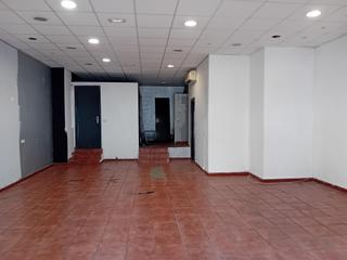 Miete Geschäftsraum in El Palau - Escorxador. Local comercial de unos 90m2 en la zona de lescorxador.