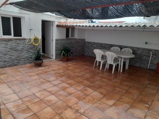 Location Rez-de-chaussée à El Palau - Escorxador. Planta baja con gran patio con trastero en zona lescorxador de m