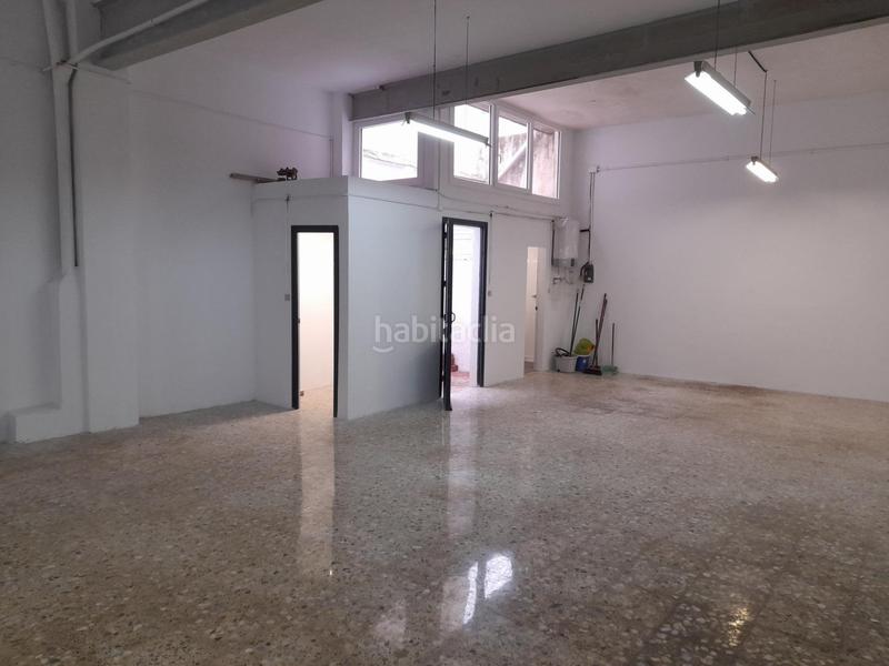Foto 0bc86223-7468-460f-b90c-6c07e5339250. Alquiler local comercial gran local comercial en zona els molins en Mataró
