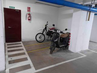Autoparkplatz in Cerdanyola Sud. Plazas de parking para coche o motos en la plaça granollers de m