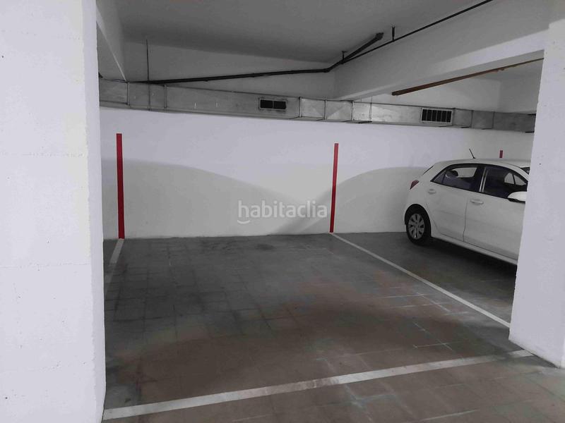 Foto 0d3b3045-0734-4adb-a4c4-6da23cf15f6d. Parking coche 13 plazas de parking para coche grande o motos ideal inversores en la plaça granollers en Mataró
