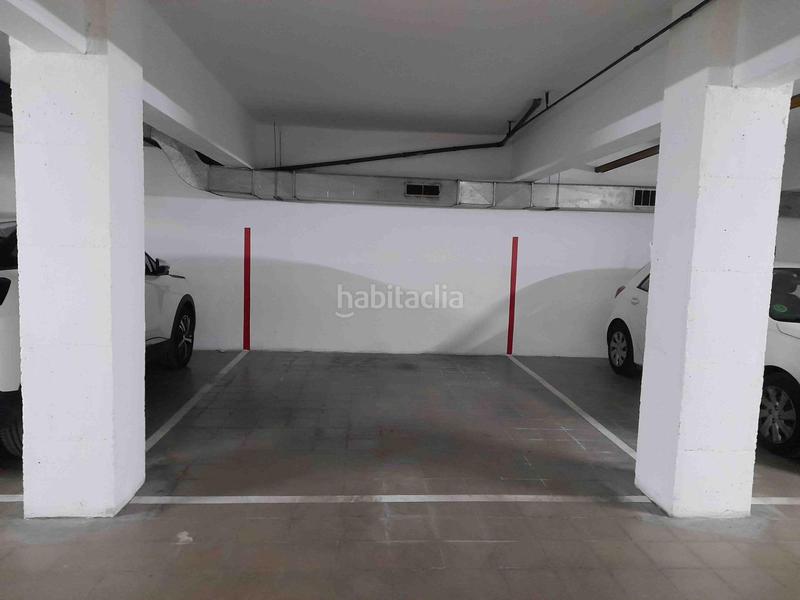Foto 1b6098a7-e458-4544-b0be-c60dbdd8f923. Parking coche 13 plazas de parking para coche grande o motos ideal inversores en la plaça granollers en Mataró