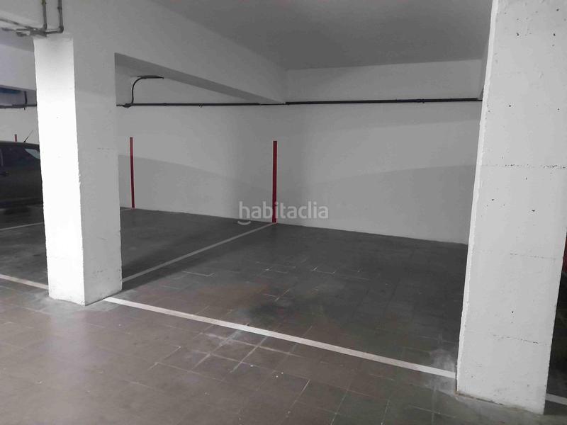 Foto 5a504513-d55d-4063-954a-8c542ebd1892. Parking coche 13 plazas de parking para coche grande o motos ideal inversores en la plaça granollers en Mataró