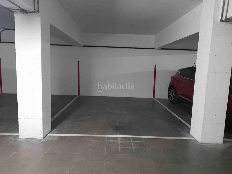 Foto b8988655-60f7-462b-96ac-6ab01edbffb9. Parking coche 13 plazas de parking para coche grande o motos ideal inversores en la plaça granollers en Mataró