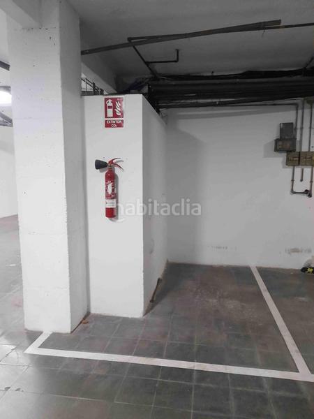 Foto ca0d5299-acf3-4341-ba72-f18b80335251. Parking coche 13 plazas de parking para coche grande o motos ideal inversores en la plaça granollers en Mataró